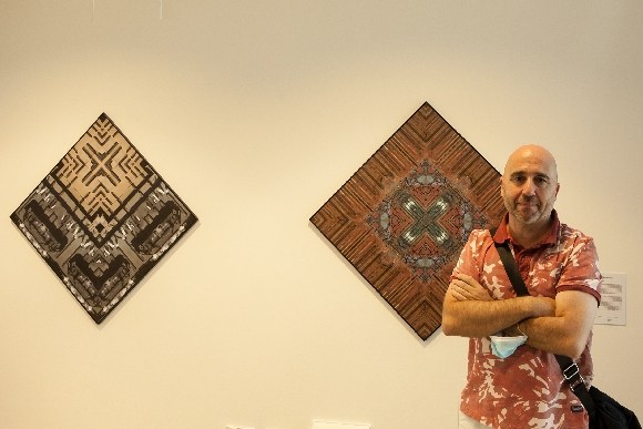 LRPaco Redondo junto a su obra_Niemeyer