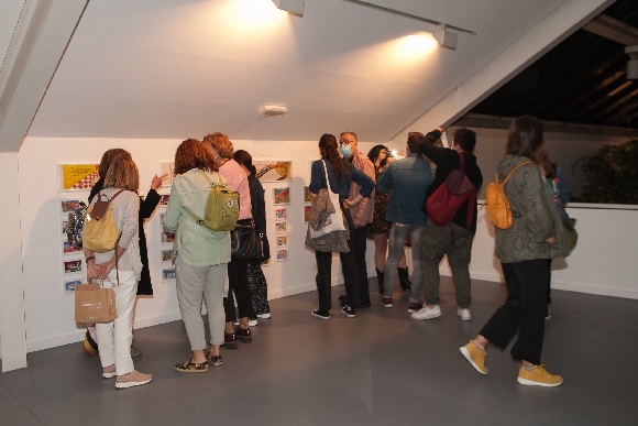 LRVisitantes frente a la obra de Pepa Pardo_Museo Barjola