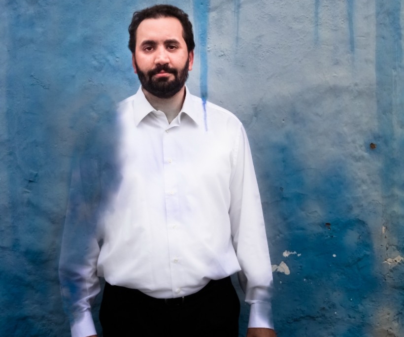 100 men in white shirts 4